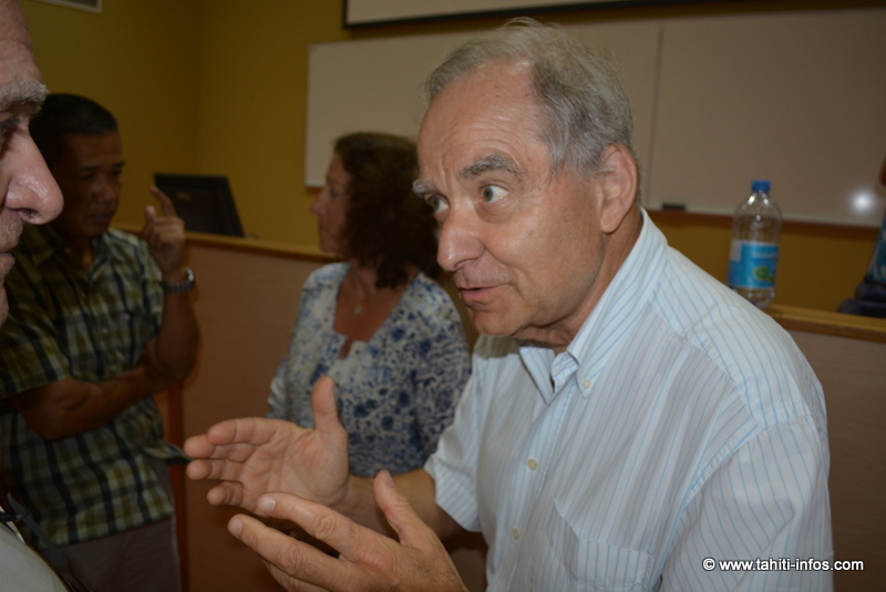 André Brahic et Isabelle Grenier qui répondent aux questions