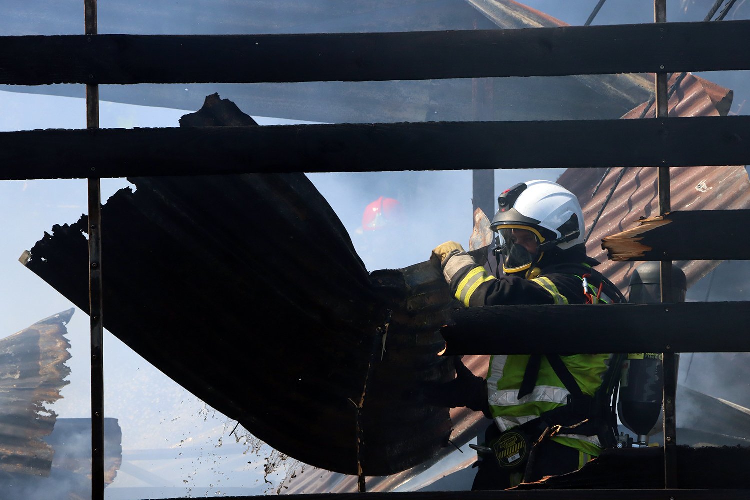 Un fare entièrement détruit par les flammes à Mahina