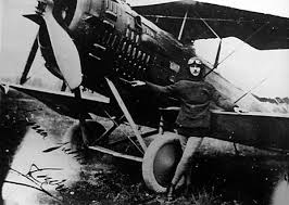 Le 8 mai 1914 le premier hydravion assemblé et piloté par Maurice Guillaux