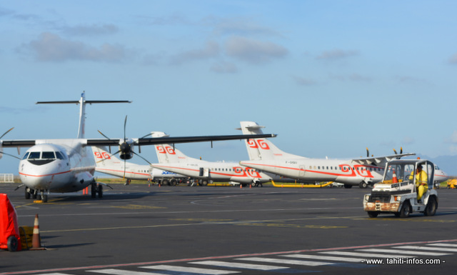 Depuis 1990, la compagnie Air Tahiti assure une délégation de service public de transport en Polynésie française, via une convention dont les termes sont critiqués par un rapport de la Chambre territoriale des comptes.