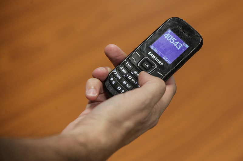 Abandonner son smartphone pour un dumbphone, une tendance qui n'accroche pas au fenua