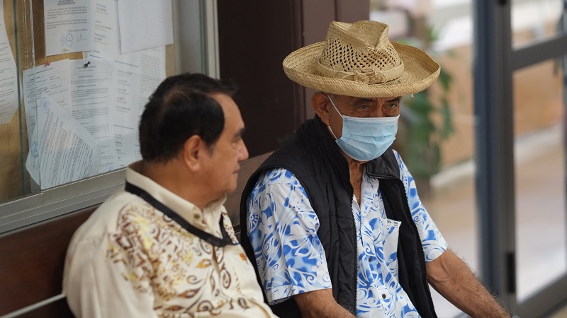 Oscar Temaru au palais de justice en mars dernier lors du quatrième renvoi de l'affaire Radio Tefana.