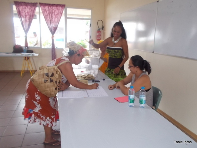 Européennes 2014: le taux de participation à 17 heures est de 11.4 % (estimation)