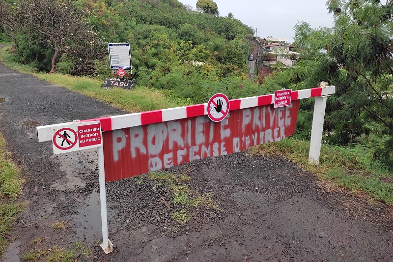L'accès à la servitude usuelle a été bloquée par le promoteur, six familles se retrouvent enclavées.
