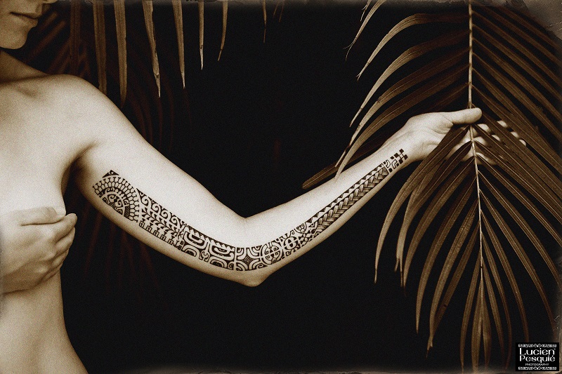 Vahine Tātau, l'hommage aux femmes et au tatouage de Lucien Pesquié