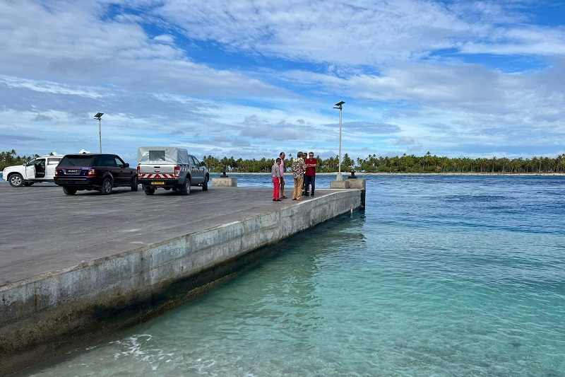 Le ministre des Grands travaux et le président du Pays se sont rendu à Rangiroa pour assister à l'ouverture du festival et ont par la même occasion visité les chantiers de l'atoll opérés par le Pays.