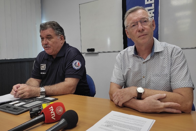 Le procureur de la République Hérvé Leroy (à droite), aux côtés du directeur territorial de la police nationale, Mario Banner, lors d'un point presse donné mercredi.