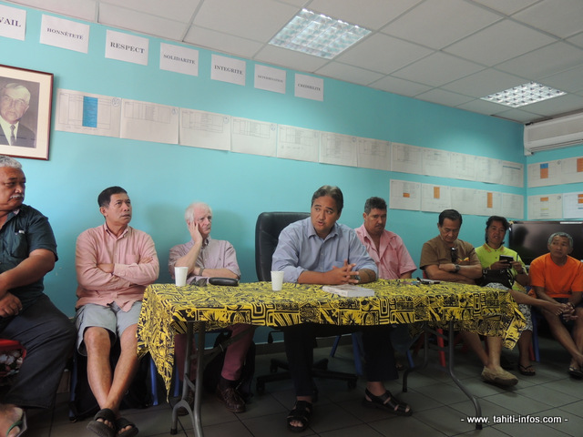 Le sénateur Richard Tuheiava et une douzaine de descendants de Pouvanaa a Oopa, réunis ce jeudi à Arue, pour demander solennellement à Christiane Taubira de saisir la commission d’instruction de la cour de cassation en vue d’une révision du procès de Pouvanaa.