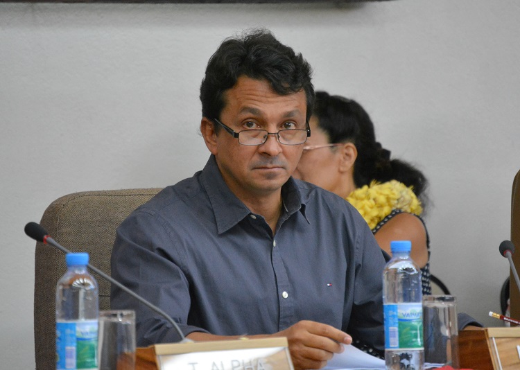 Le vice-président Nuihau Laurey est venu défendre et expliquer aux élus de l’assemblée ce premier texte créant un droit de la concurrence en Polynésie française.