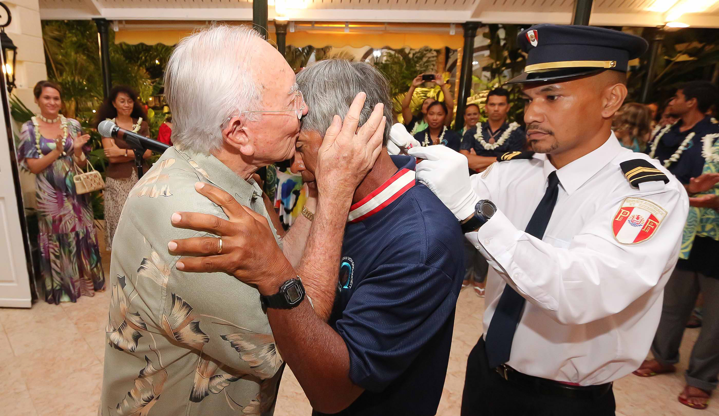 Voyage de Hokule’a: Le « Aito » Nainoa THOMPSON, Commandeur dans l’ordre de Tahiti Nui