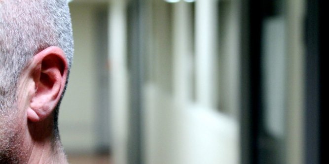 Un cambrioleur trahi par ses empreintes... d'oreille