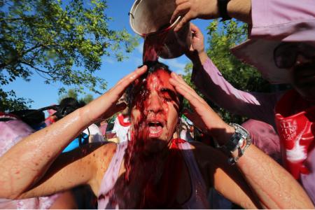 Des milliers de litres de vin pour une "bataille" festive en Espagne