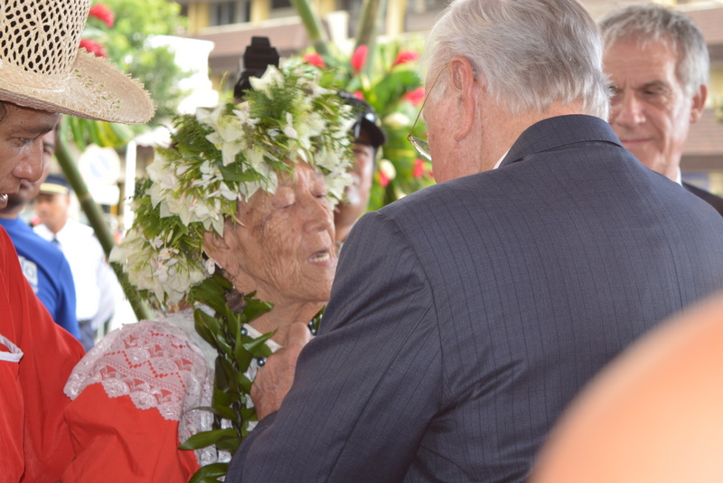Sur ce cliché, Ginette Teharuru 84 ans, a été à l'origine de la création de la grande Fédération Tahiti et te rima rau en 1994.