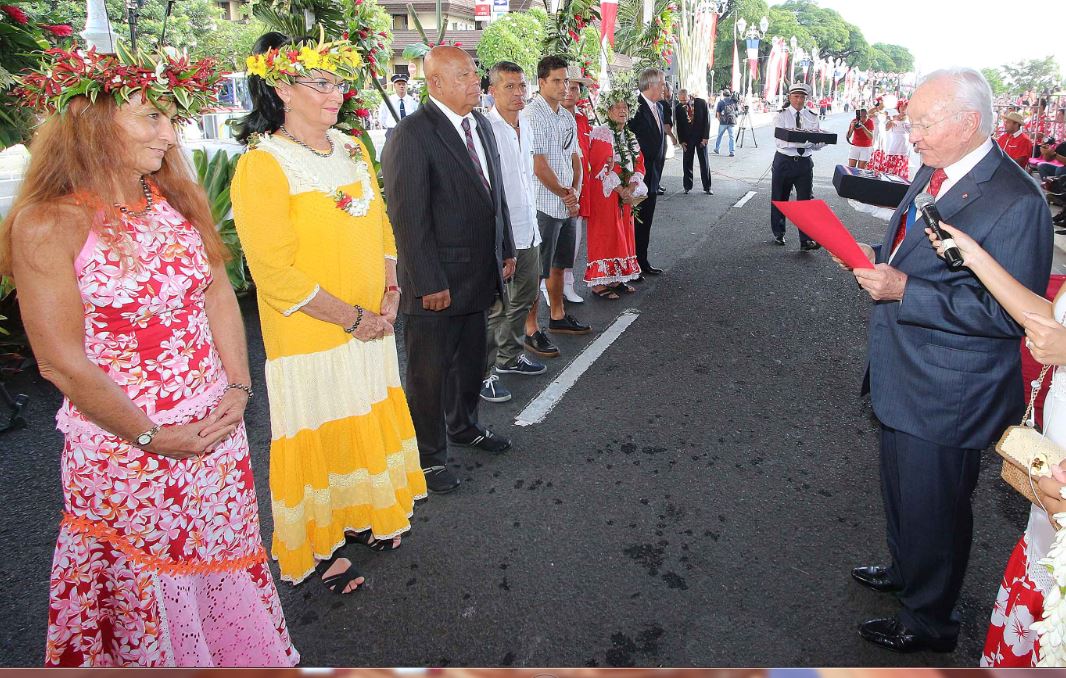 Sept personnes décorées de l’Ordre de Tahiti Nui lors des festivités des 30 ans de l’Autonomie