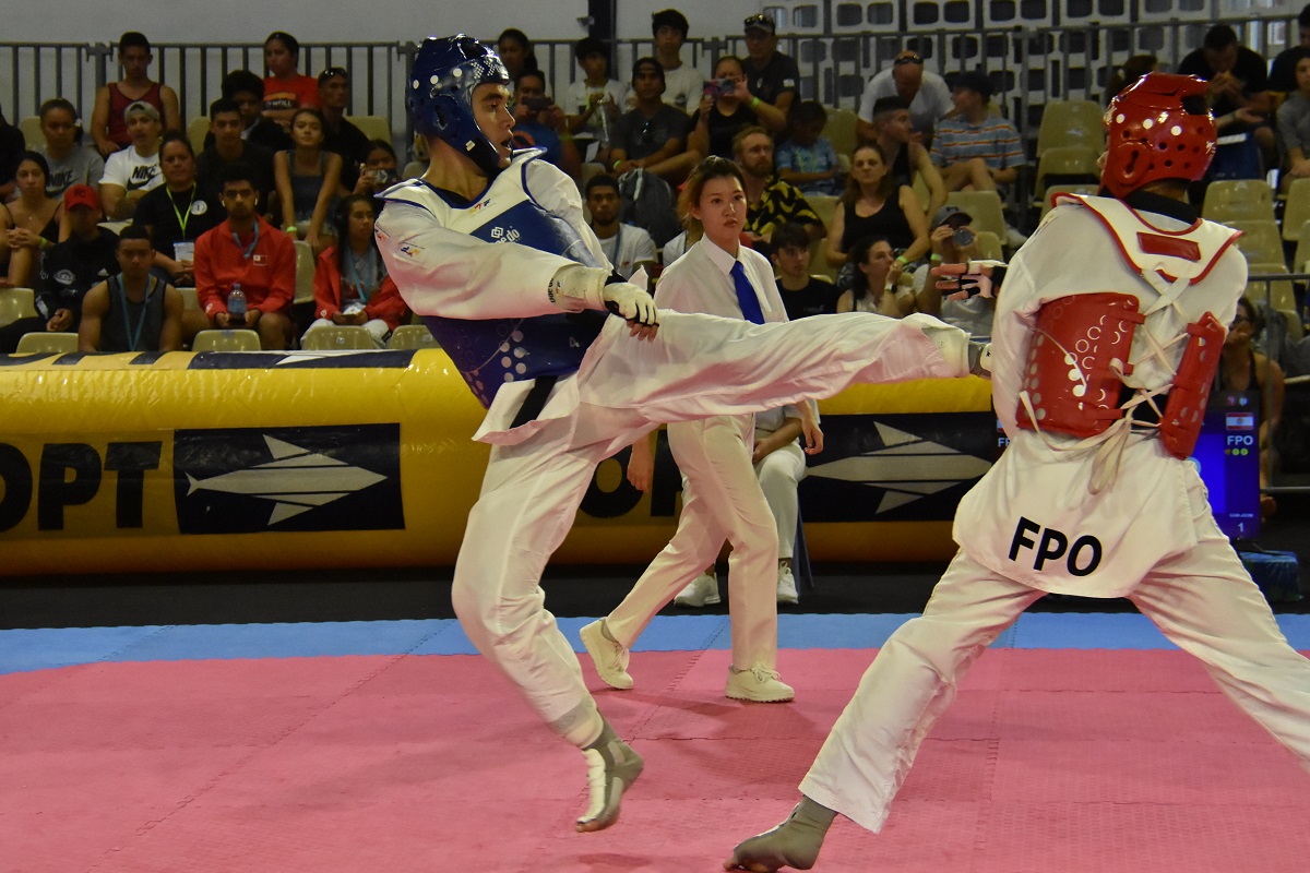 Manu Huaatua (casque bleu) et Ariihei Lehartel ont privé l'Australie d'une médaille d'or dans la catégorie des +80 kg aux Oceania.