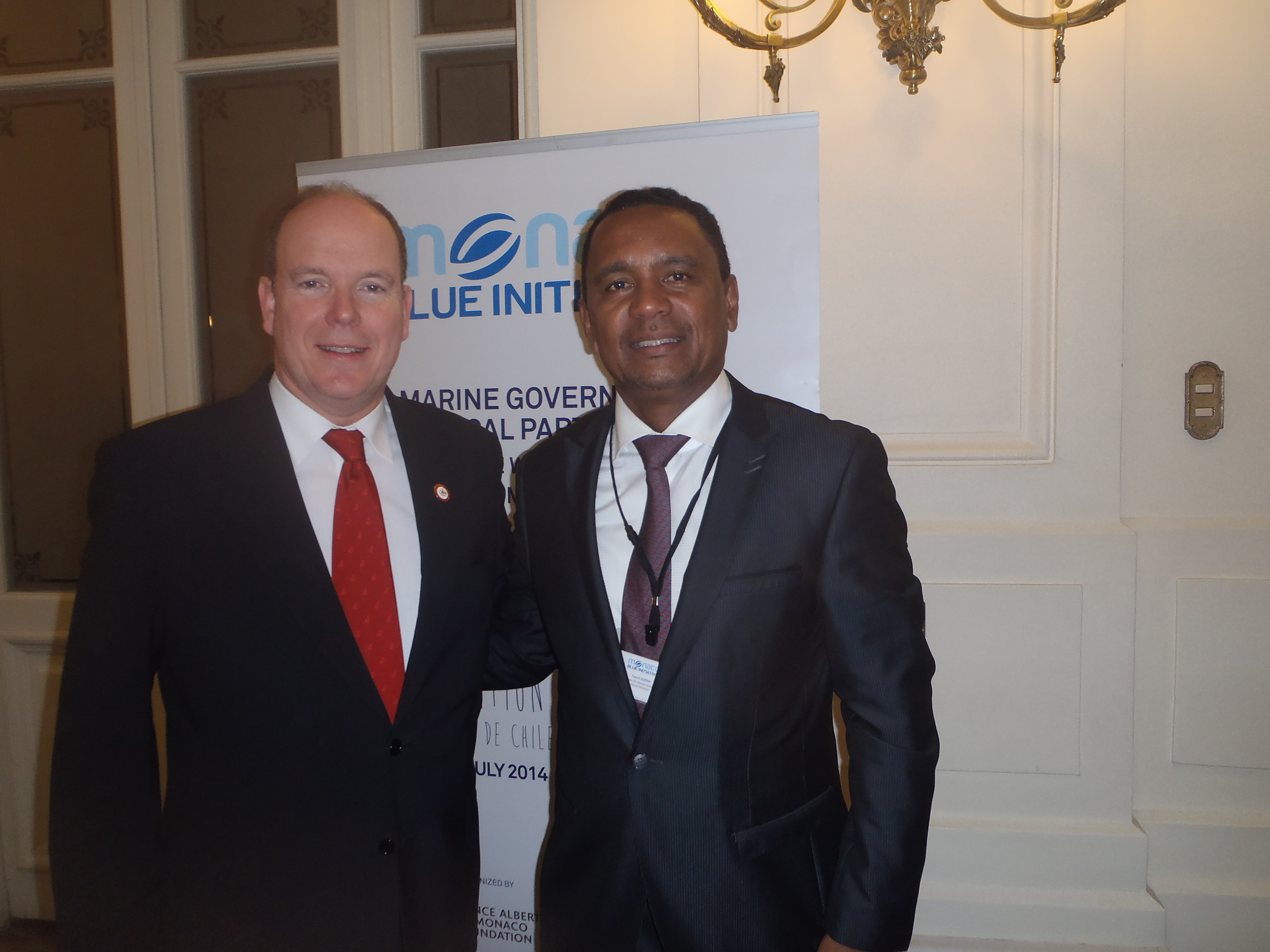 Tearii Alpha, en compagnie du Prince Albert II de Monaco, président de la fondation Monaco Blue Initiative