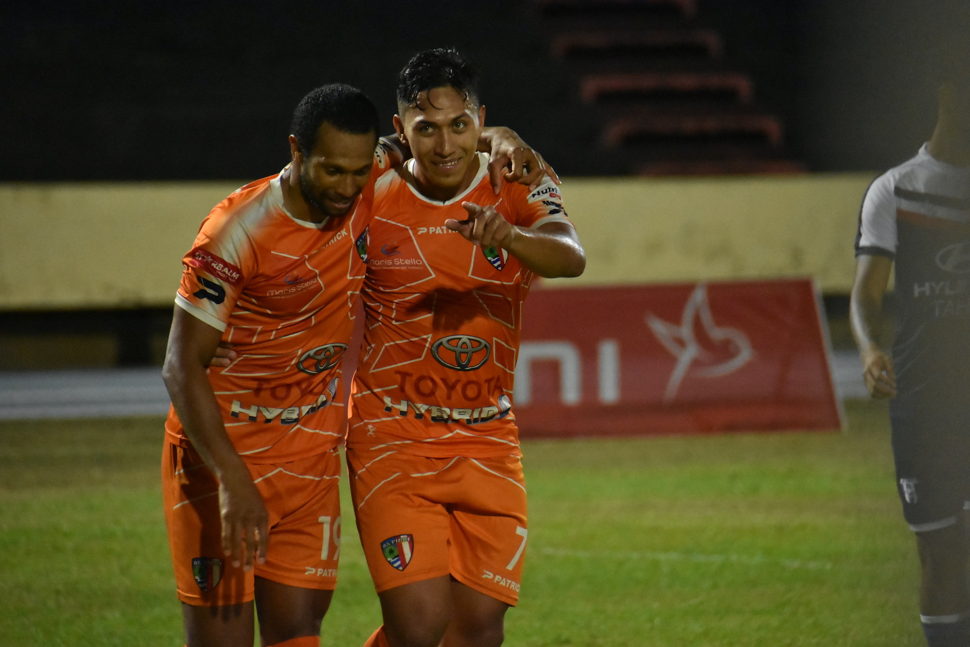 Tamatoa Tetauira (à droite) auteur d'un triplé, samedi, a été l'un des grands artisans de la victoire de Pirae.