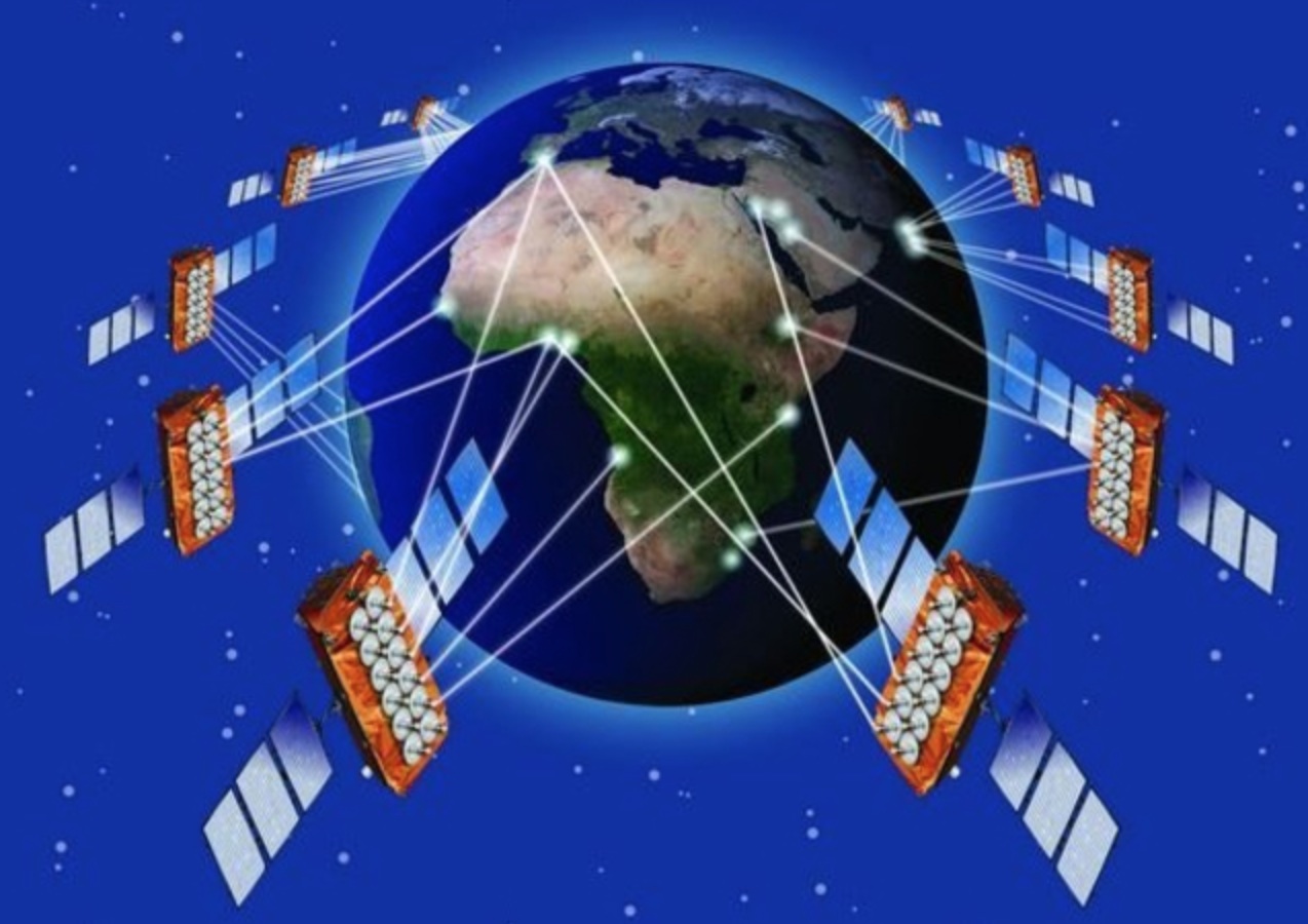 Les quatre premiers satellites de la constellation O3b doivent offrir un accès internet très haut débit et bon marché à trois milliards d'habitants de quelque 180 pays numériquement défavorisés