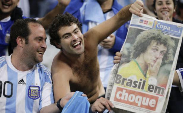 Mondial : Deux supporters argentins refoulés pour avoir montré leur fesse