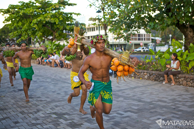 La course des porteurs de fruits ce samedi à Papeete a ouvert l'édition 2014 des sports traditionnels.