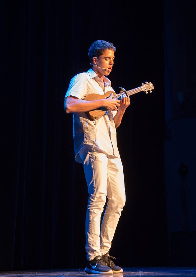 En 2018 au théâtre Notre-Dame, Cenzo a été invité par l’école de danse Andrea Dance School, pour une animation musicale au 27e festival international de danse, “Dance Excellence”.