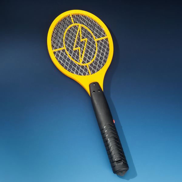 Raquette électrifiée et tisane traditionnelle, l'arsenal anti-chik