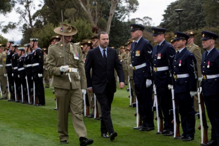 Garde d’honneur pour le nouvel ambassadeur de France en Australie, Christophe Lecourtier, lors d’une cérémonie à Canberra (Source photo : ambassade de France à Canberra)