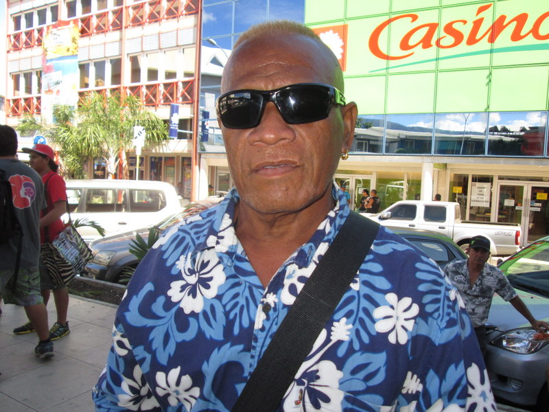 Inéligibilité de Flosse: des Polynésiens inquiets pour l’avenir du Pays