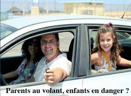 Même en présence d'enfants, les mauvais comportements au volant restent fréquents