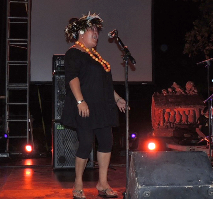 Sidonie sur scène lors de la première édition du festival Eo Himene, en mai dernier;