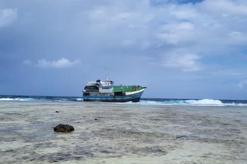 ​Un navire de pêche s'échoue à Tikehau