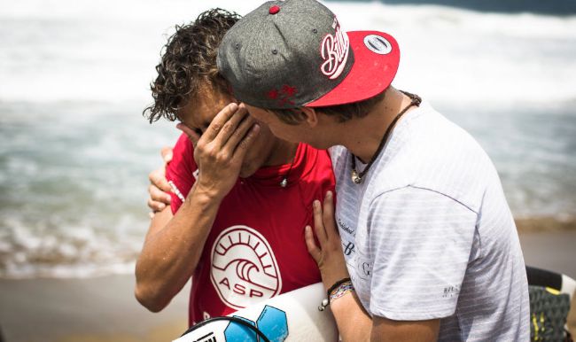Mateia voit cette victoire lui échapper en raison d'une interférence