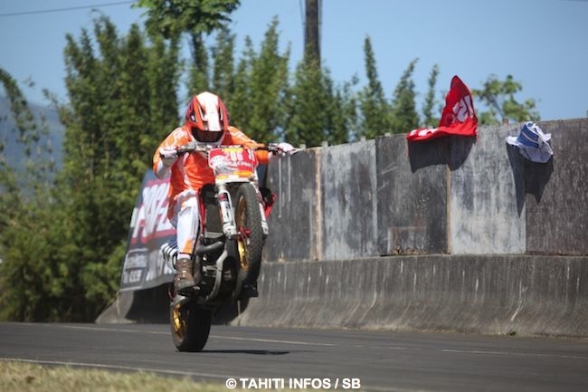 Tauarii Jamet, toujours impressionnant au guidon de sa CR supermotard