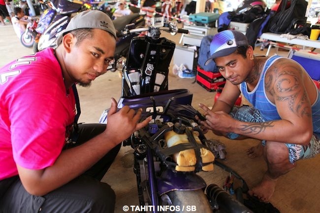 Moehau Tagihia du club Showtime à gauche