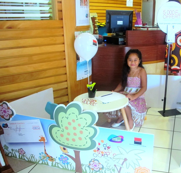 Espace dédié à la Banque de Polynésie : du coloriage pour les enfants impatients.