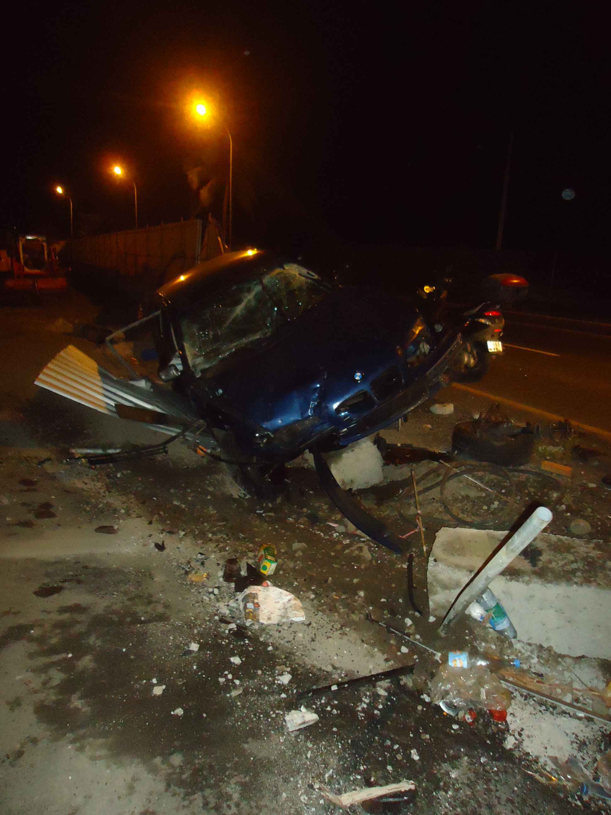 Punaauia: Le conducteur sort indemne d'un accident spectaculaire