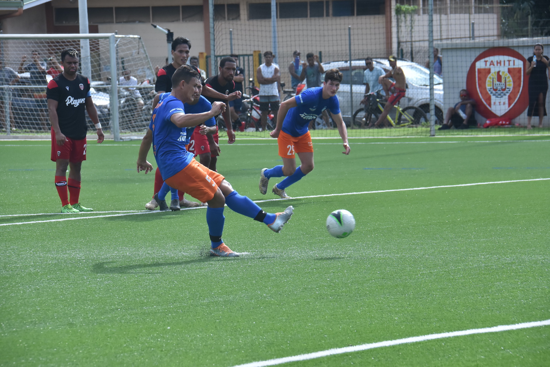 2 : La recrue venue de Moorea, Tevaihau Tehuritaua a offert la victoire à Dragon, dimanche, face à Central.