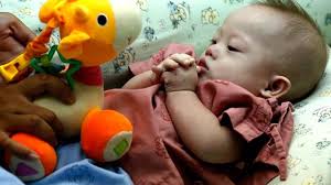 Le père australien n'a "aucun droit" de prendre le bébé trisomique, dit la mère porteuse