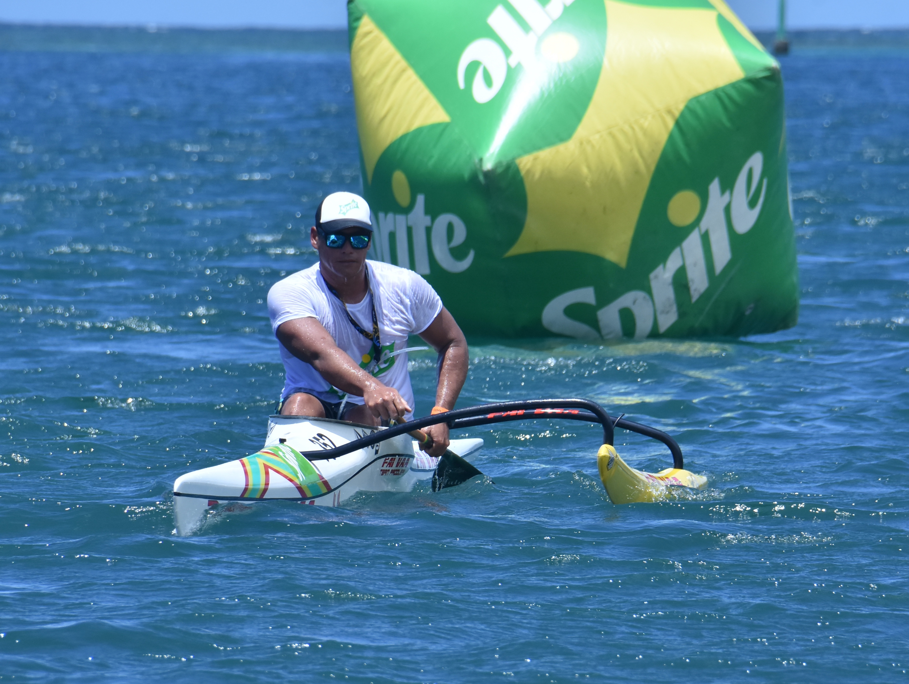 Pas forcément connu pour ses talents de "surfeur" sur son va'a, Kyle Taraufau a été le plus costaud, samedi, sur cette la descente entre Hitia'a et Taaone.
