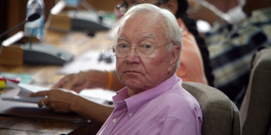 Hollande sur le recours en grâce de Flosse: "il faut appliquer les décisions de justice"