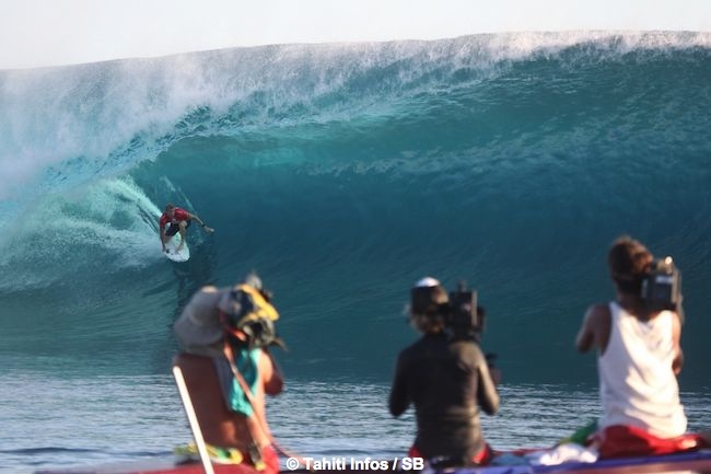 Billabong Pro Tahiti – Résumé jour 3 : Michel Bourez qualifié pour le round 4 avec au menu une hécatombe d'Australiens ! (Diaporama)