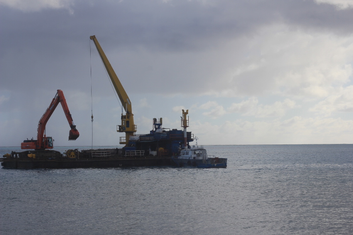 Une extraction "en dehors de la zone" selon les associations