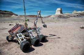 Des robots martiens s'affrontent sur terre battue en Pologne