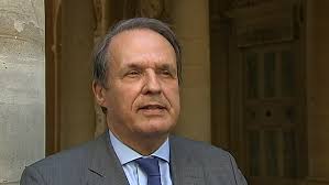 Aalin Christnacht est l'un des deux chargé de mission envoyé par Valls