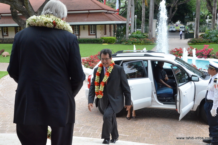Gaston Flosse remet la Présidence à Edouard Fritch