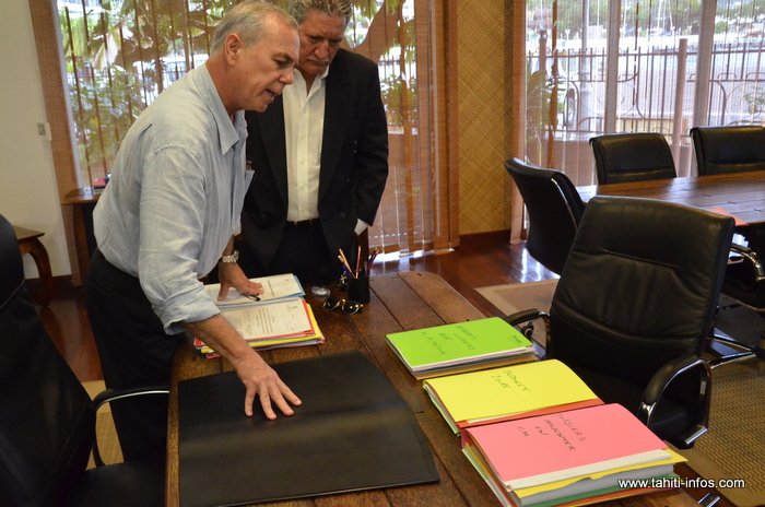 Jean-Christophe Bouissou et Geffry Salmon, jeudi matin dans le bureau de l'ancien ministre du Tourisme, pour la passation des dossiers