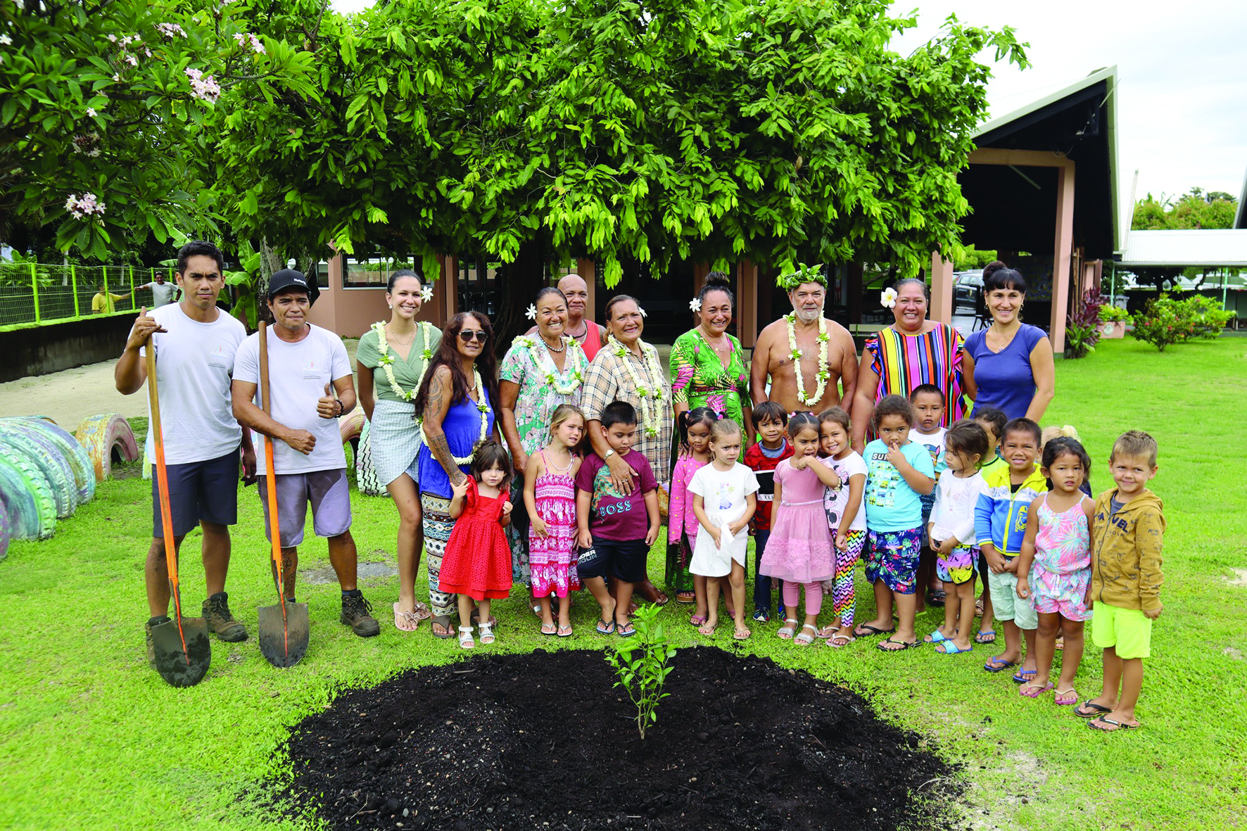 Deux orangers pour l’école Amahi