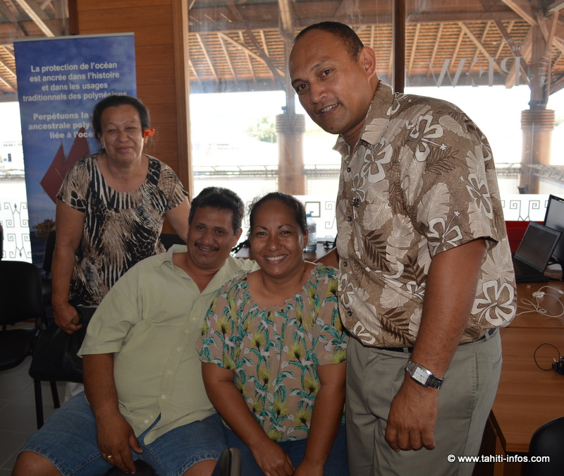 Taria Faatau maire déléguée de Mahu, à Tubuai ; Guyi Yieng-Kow, maire délégué de Taahuaia, à Tubuai ; Arietta Delord, troisième adjointe du maire de Tubuai ; Joachim Tevaatua, maire de Raivavae
