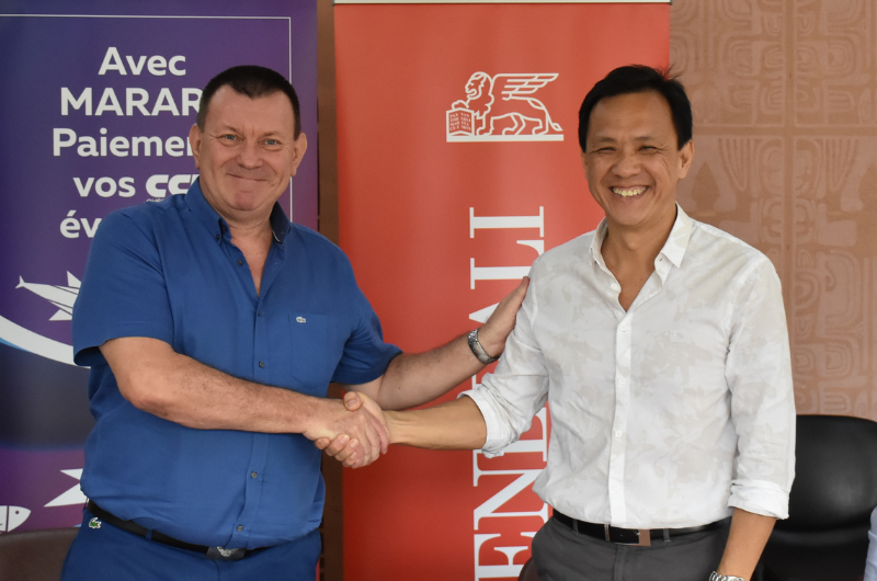 Lundi 30 janvier lors de la signature de la convention entre Kelly Asin-Moux, directeur général de Generali, et Philipe Marie, président de Marara Paiement.