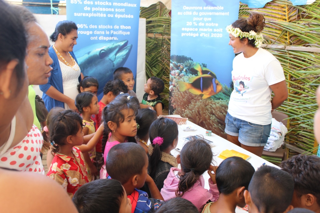 Le stand sur les Aire Marine Protégées animé par Poema Du Prel de Pew